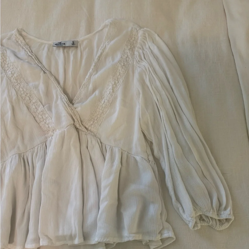 Hollister top - Picture 2 of 3